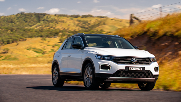 Volkswagen T-Roc 110TSI Style 2021 white handling