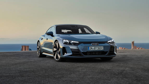 Audi e-tron GT quattro 2021 front 3/4 distance