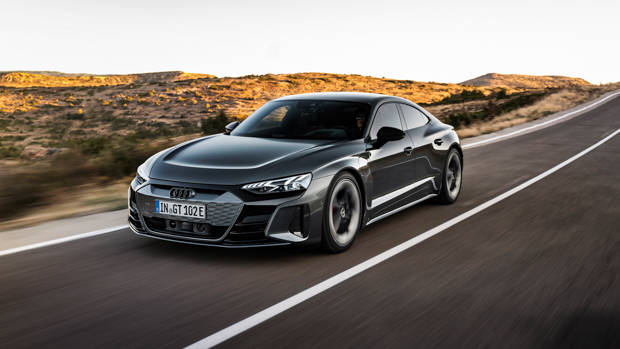 Audi RS e-tron GT 2021 driving