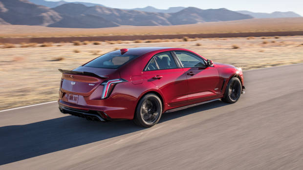 Cadillac CT4-V Blackwing 2021 driving