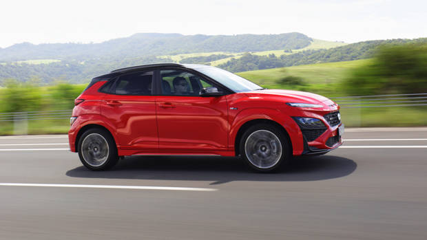 Hyundai Kona N Line Premium 2021 side driving