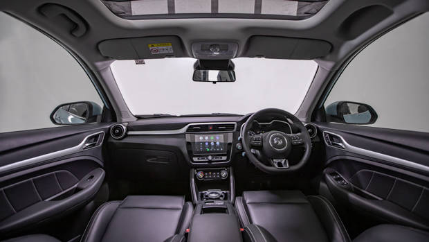 MG ZS EV 2021 front interior