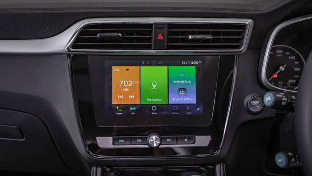 MG ZS EV 2021 infotainment