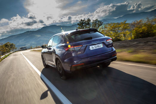 Maserati Levante 2021 driving