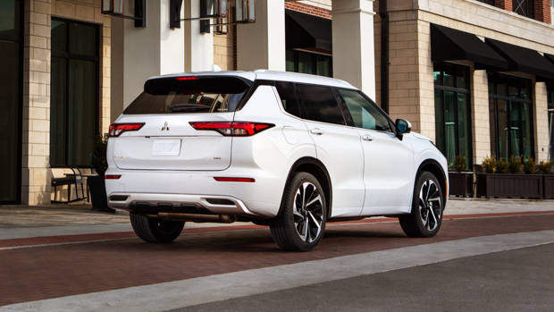 Mitsubishi Outlander 2021 rear