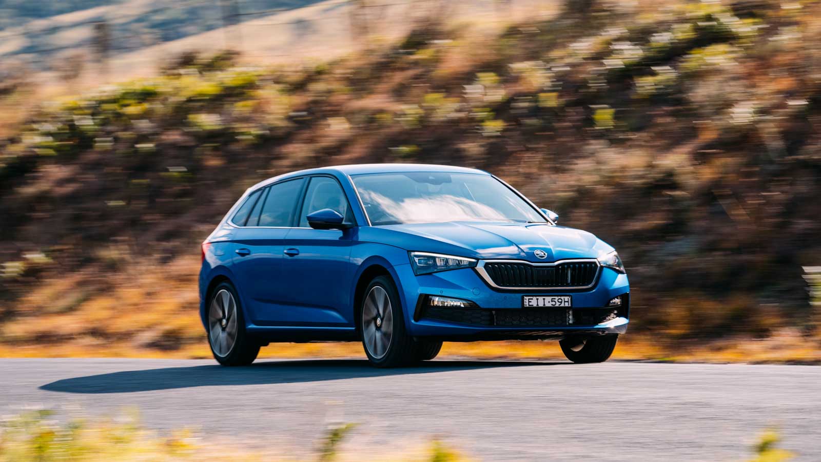 Skoda Scala 2021 driving