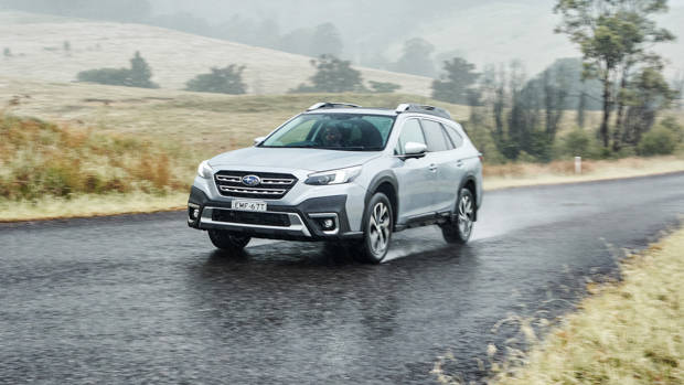 Subaru Outback Touring 2021 driving