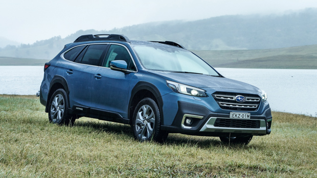 Subaru Outback 2021 blue front 3/4