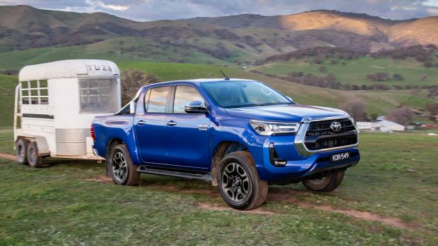 Toyota Hilux 2021 Social