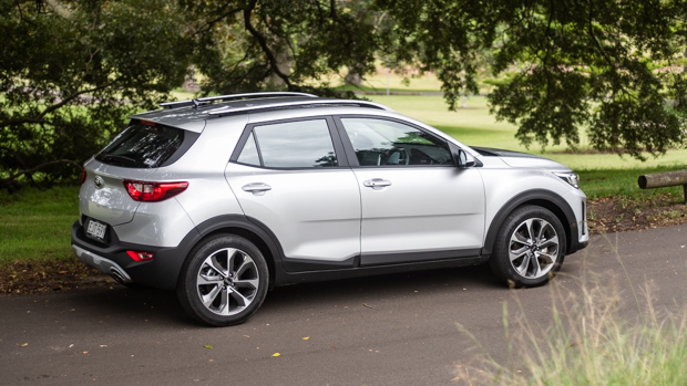 Kia Stonic Sport 2021 silver