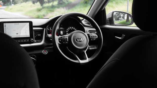 Kia Stonic Sport 2021 steering wheel
