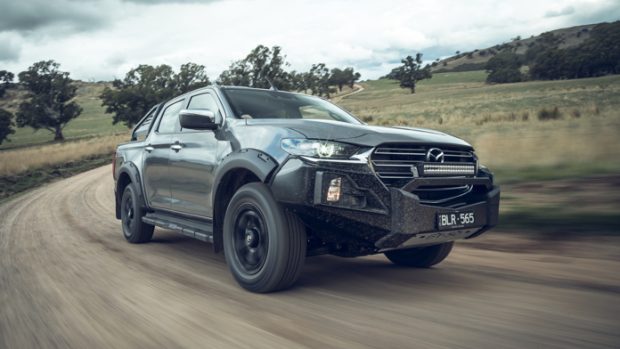Mazda BT-50 Thunder 2021 driving
