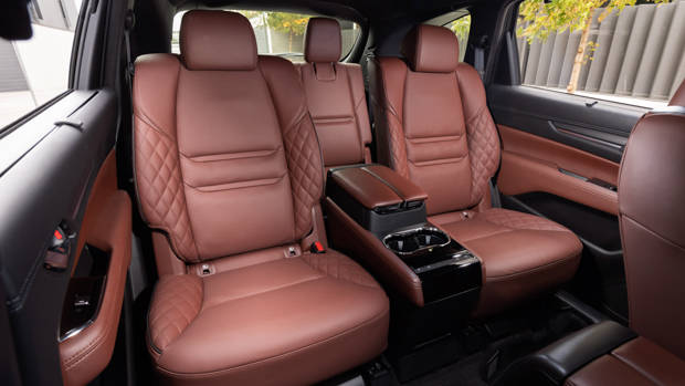 Mazda CX-8 2021 captain's chairs