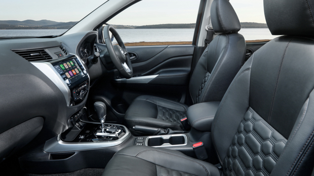 Nissan Navara ST-X 2021 front interior