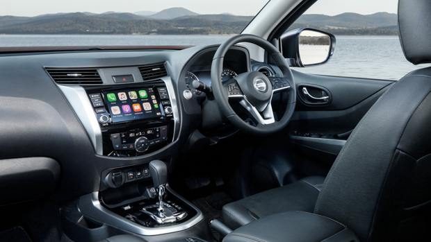 Nissan Navara ST-X 2021 front interior