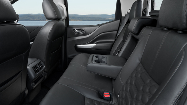 Nissan Navara ST-X 2021 rear seats