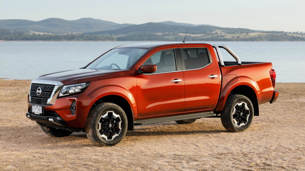 Nissan Navara ST-X 2021 front end