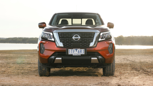Nissan Navara ST-X 2021 front end