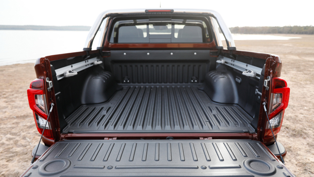 Nissan Navara ST-X 2021 tray