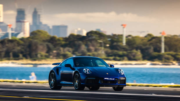 Porsche 911 Turbo S Launch Control 2021 blue front end