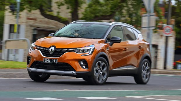 Renault Captur 2021 front driving