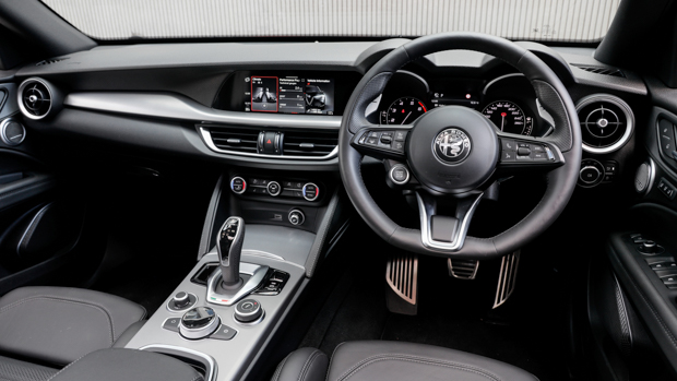 Alfa Romeo Stelvio Sport 2021 interior