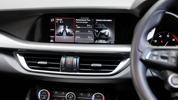 Alfa Romeo Stelvio Sport 2021 screen