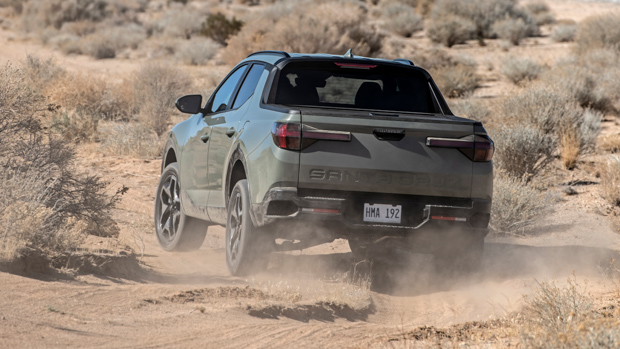 Hyundai Santa Cruz 2021 driving rear dirt