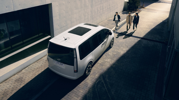 Hyundai Staria 2021 rear 3/4