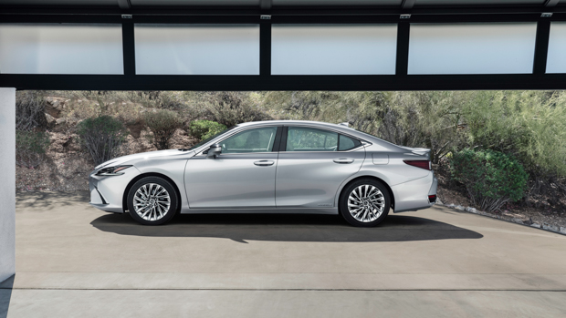 Lexus ES 2021 side