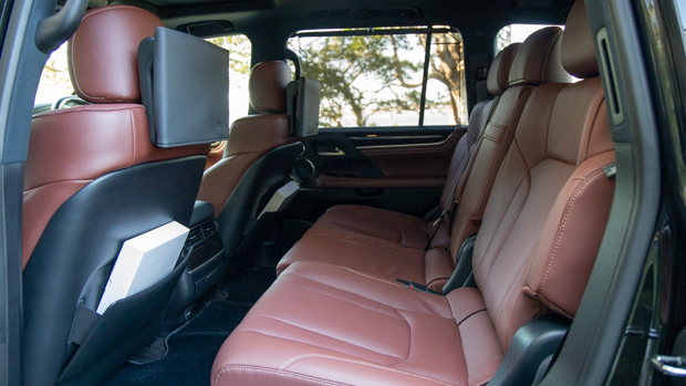 Lexus LX 570 S 2021 back seat space