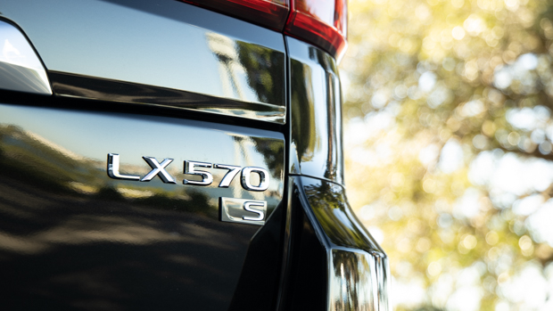Lexus LX 570 S 2021 S badge