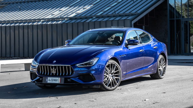 Maserati Ghibli Hybrid 2021 front parked