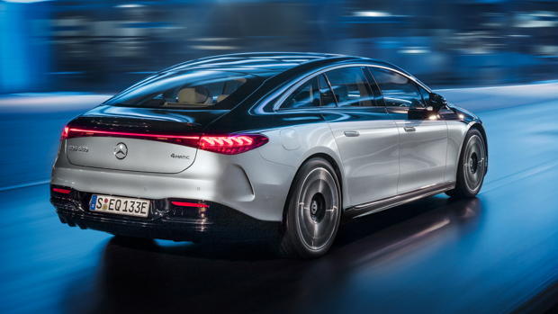 Mercedes-Benz EQS 2021 rear driving