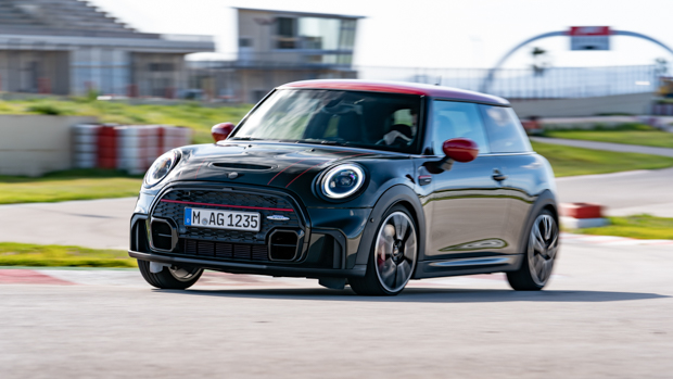 Mini JCW 2021 driving front