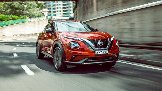 Nissan Juke 2021 driving front