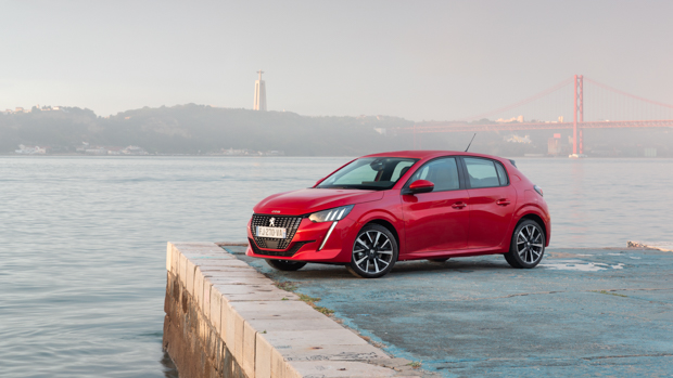 Peugeot 208 2021 beach