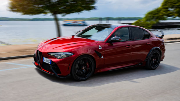 Alfa Romeo Guilia GTA 2021 driving