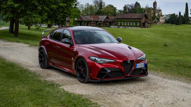 Alfa Romeo Guilia GTA 2021 front