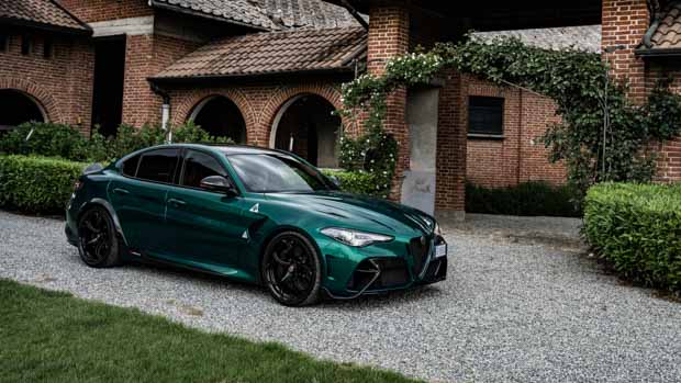 Alfa Romeo Guilia GTA 2021 front 3/4