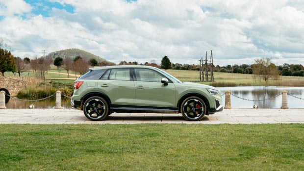 Audi SQ2 2021 side profile