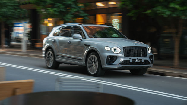 Bentley Bentayga V8 2021 front driving