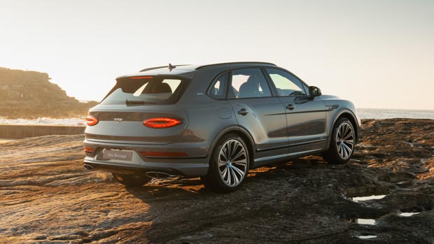 Bentley Bentayga V8 2021 rear
