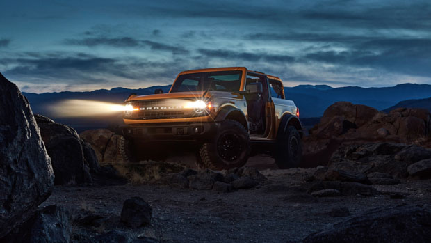Ford Bronco 2021 front 3/4 black diamond