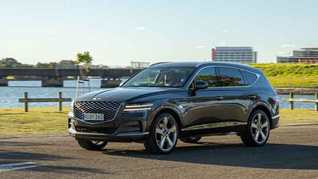 Genesis GV80 2021 driving