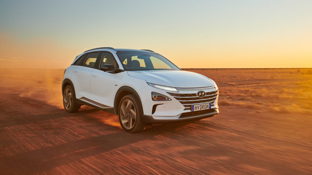 Hyundai Nexo 2021 record setting front 3/4 driving