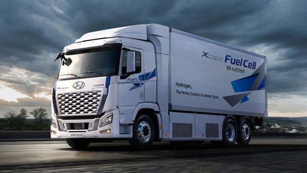 Hyundai XCIENT Fuel Cell truck 2021 driving