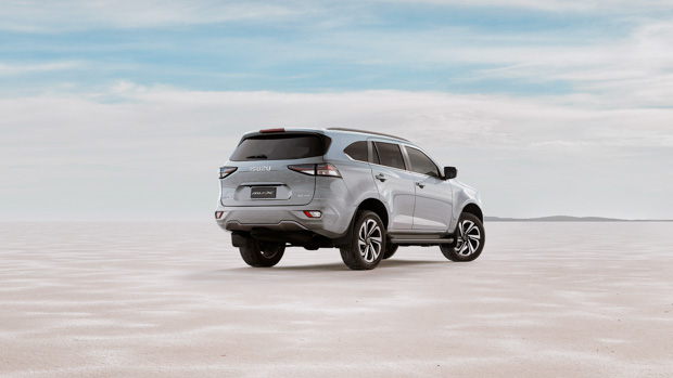 Isuzu MU-X 2022 rear