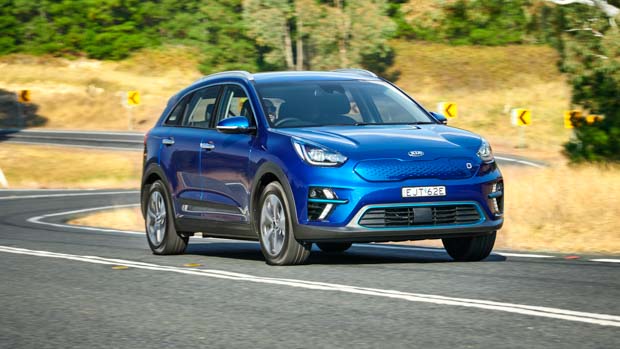 Kia Niro EV 2021 front 3/4 driving