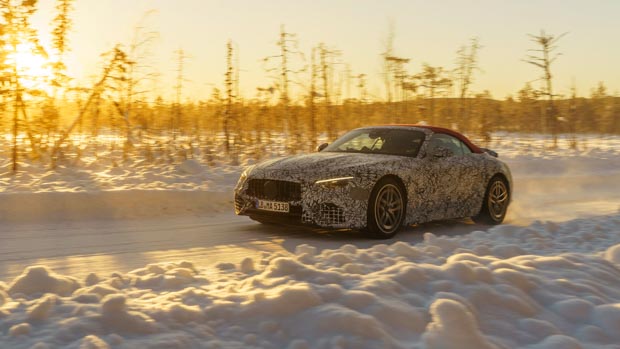 Mercedes-AMG SL 2022 snow testing